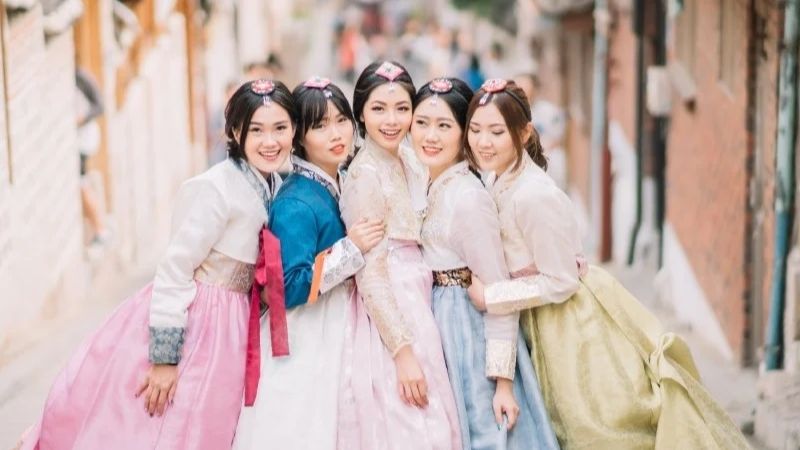 Hanbok Hàn Quốc – Trang Phục Truyền Thống Hàn Quốc Mọi Người Nên Trải Nghiệm Một Lần – Trung Tâm Du Học Sunny