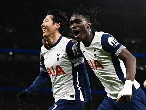 Son Heung Min ghi siêu bàn thắng quyết định chiến thắng 4-3 của Tottenham trước Man United - Tuổi Trẻ Online